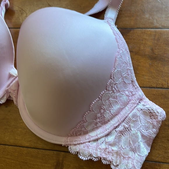 NWOT Victoria’s Secret Light Pink Bra - Picture 2 of 5